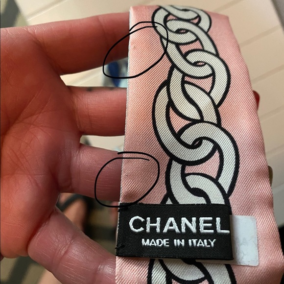 🔴SOLD🔴Authentic Chanel Bandeau Scarf Twilly - Picture 4 of 7